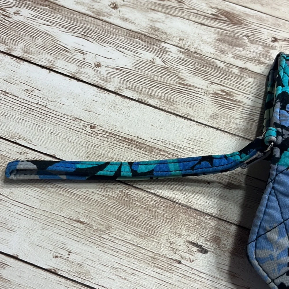 Vera Bradley Camofloral Pattern Wristlet Clutch Wallet Blue Green Tropical
